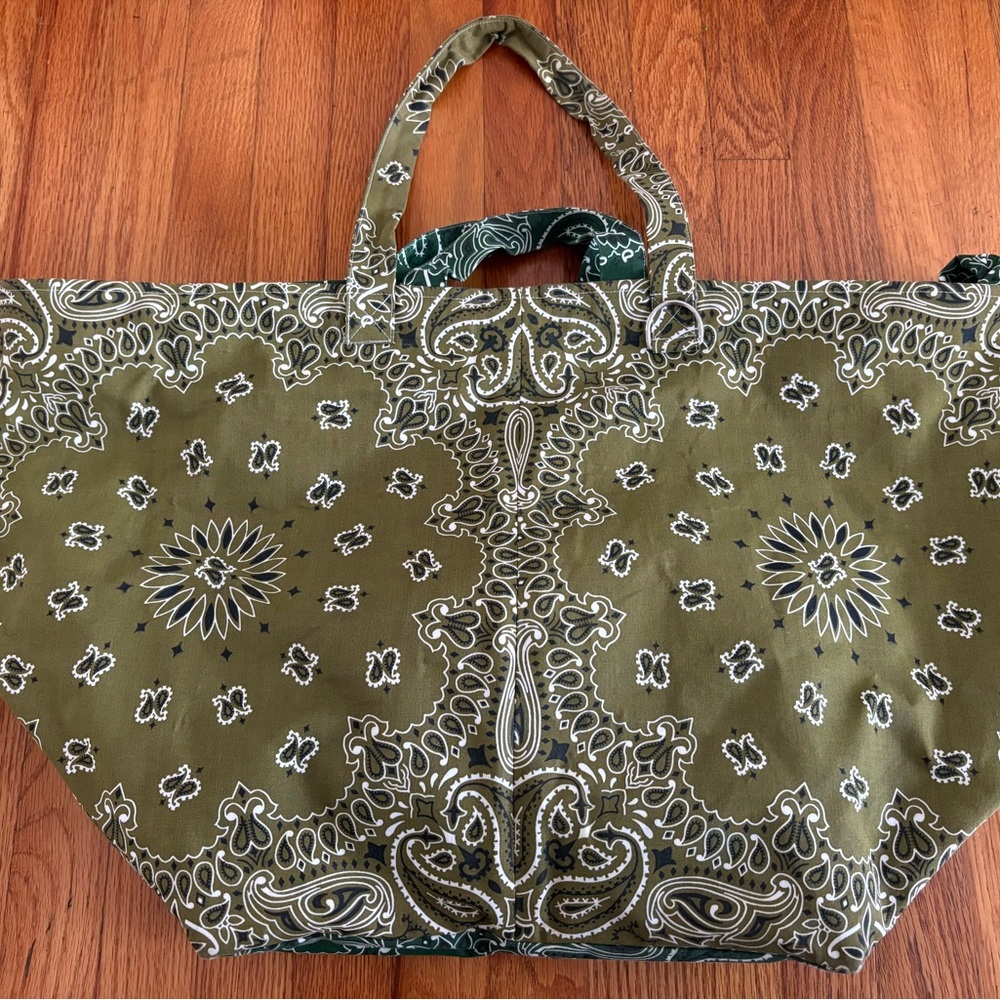 Olive Green Bandana-Print WEEKENDER